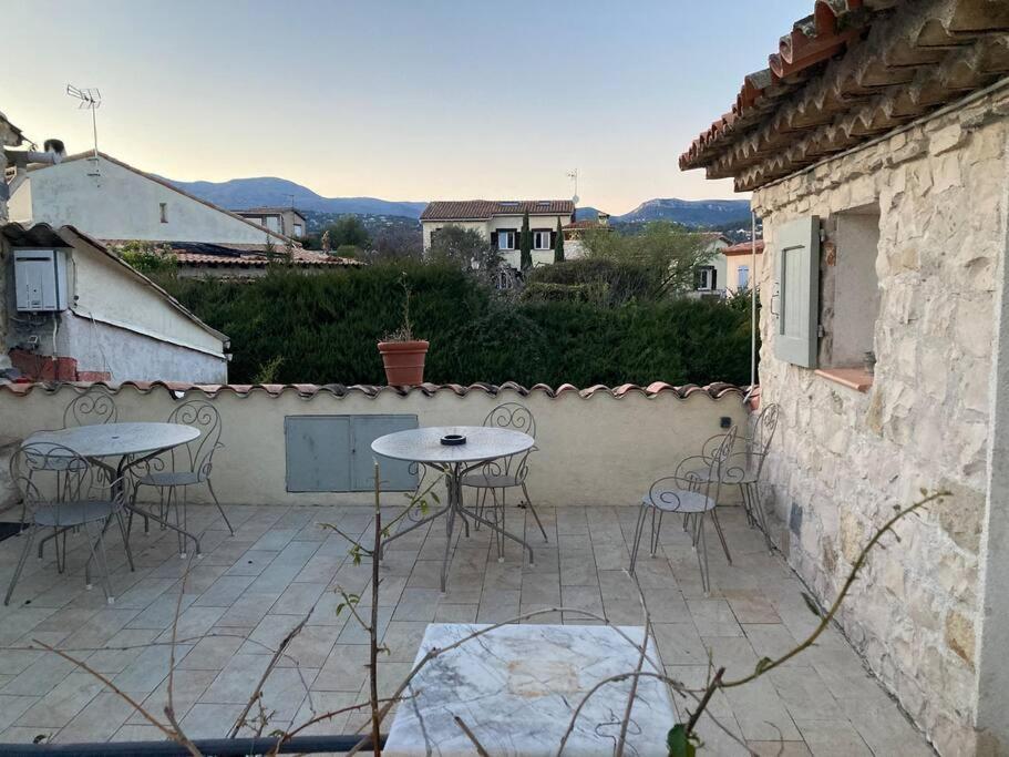Апартаменты Agreable Chambre D'Hotes Avec Vue Sur Les Collines Ла-Коль-сюр-Лу Экстерьер фото